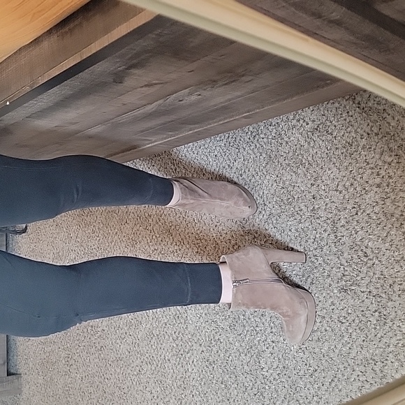 BCBGeneration Joesana Dark Spice Suede Zipper Bootie Sz 8 w/ box - Picture 7 of 11